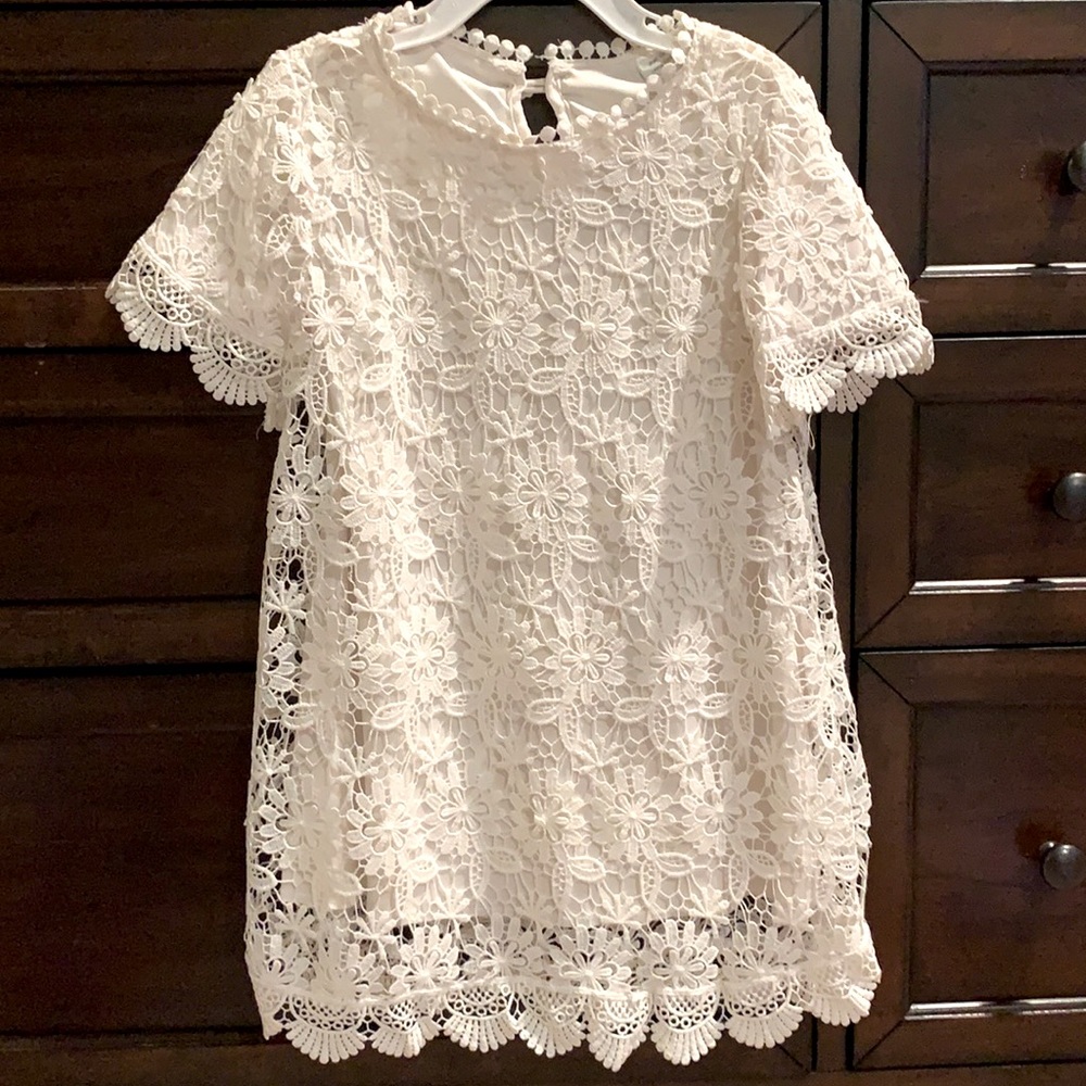 Girls white short sleeve crochet dress.  Size 4Y